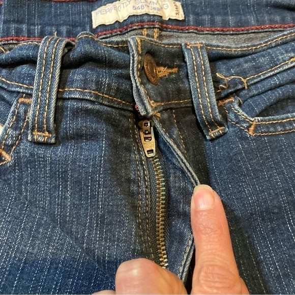 Levi's Perfectly Slimming 548 Bermuda Jean Shorts Size 6 - Picture 3 of 12